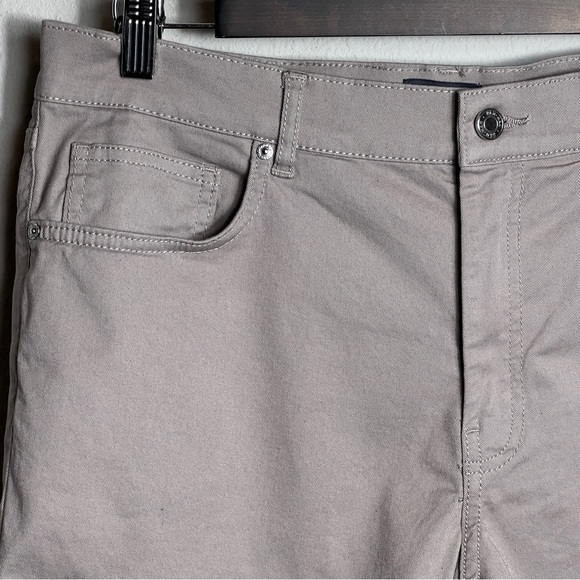 H&M Shorts Women's Size 32 Slim Fit Coupe E' Troite Taupe Stretch - Picture 3 of 9